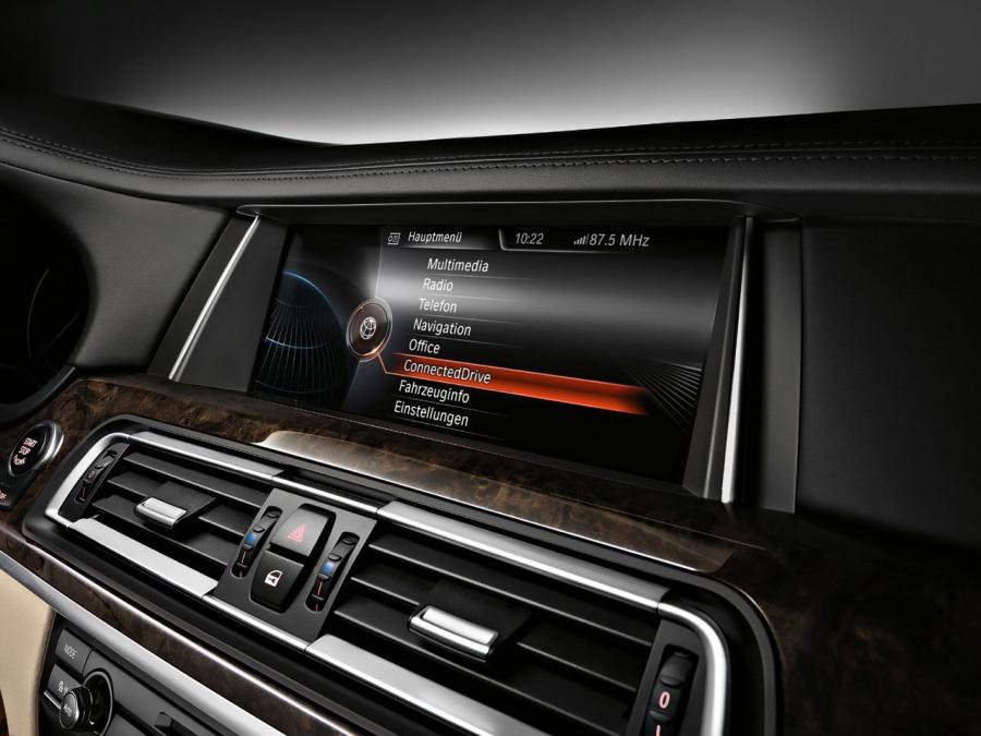  BMW 7-Series 2013 года  (фото 30 из 123)